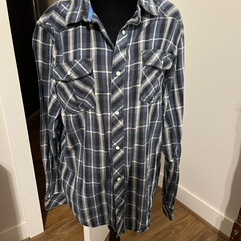 Men’s Mountain Khakis Size Large Button Down Shirt